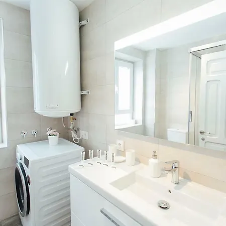 Apartment Colorful And Diaphanous- 3bd 1bth - Peral *