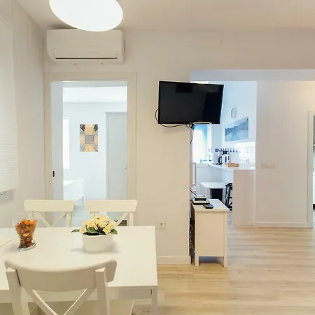 Colorful And Diaphanous- 3bd 1bth - Peral Apartment *