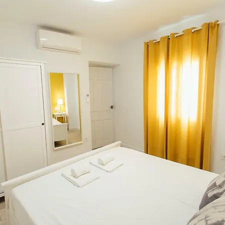 Colorful And Diaphanous- 3bd 1bth - Peral