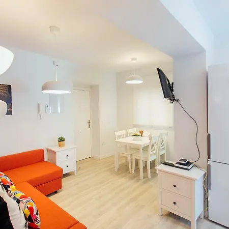 Apartment Colorful And Diaphanous- 3bd 1bth - Peral *